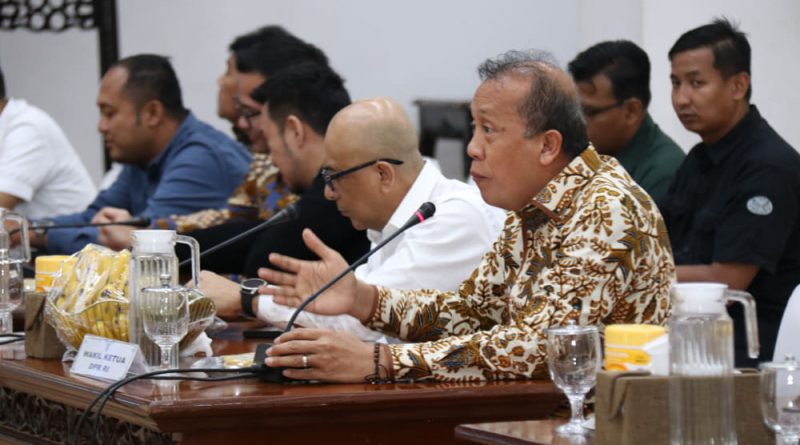 Pj. GUBERNUR HARISSON SAMPAIKAN USULAN PEMBANGUNAN KEPADA WAKIL KETUA DPR RI